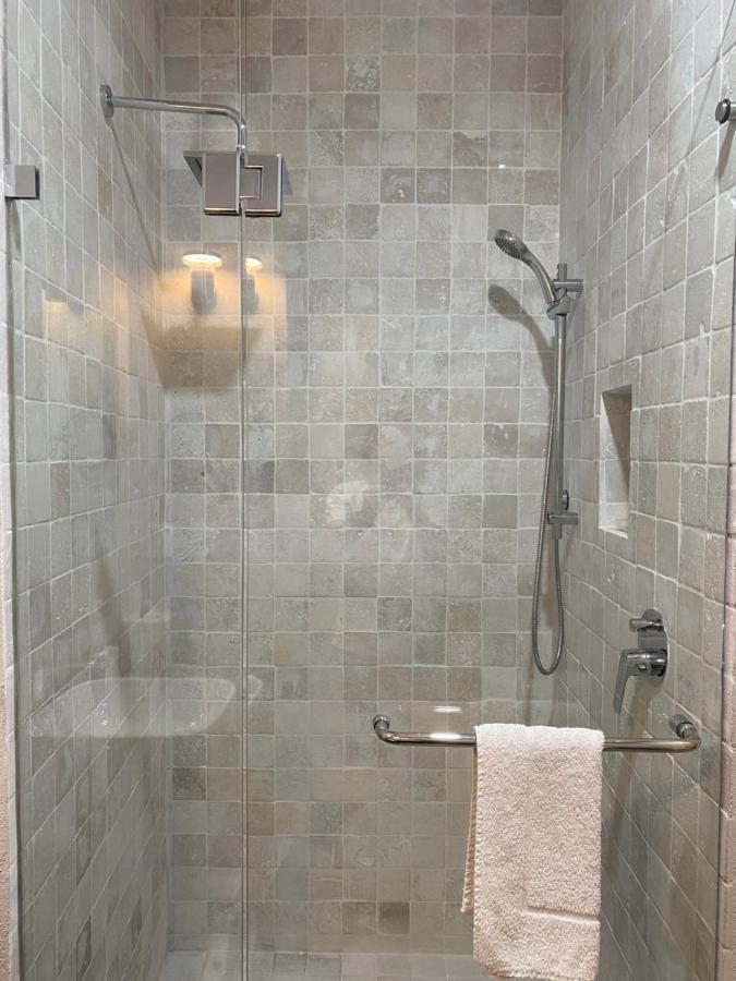 Queen Suite