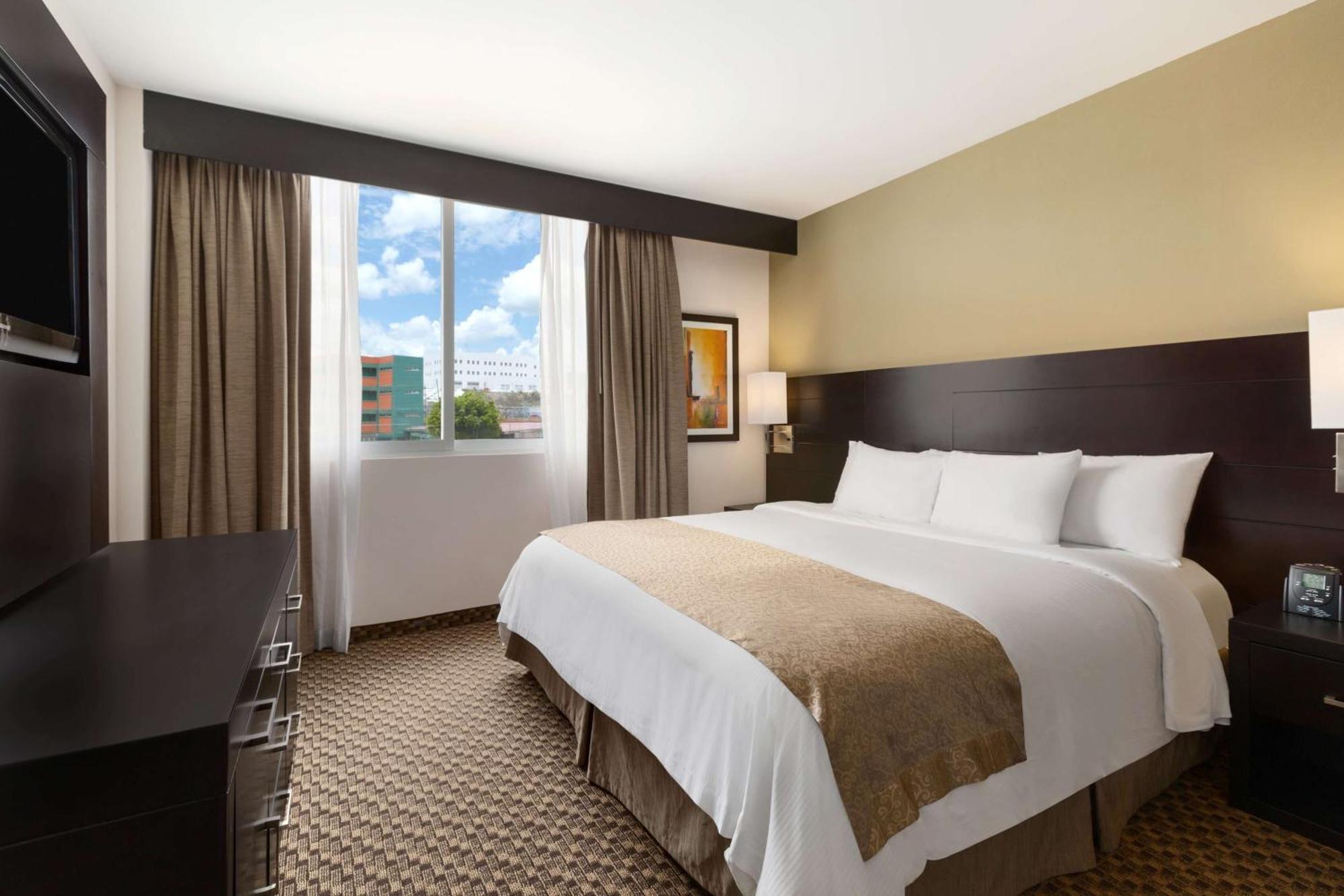 One-Bedroom Suite Non-smoking,1273624618:JPEG