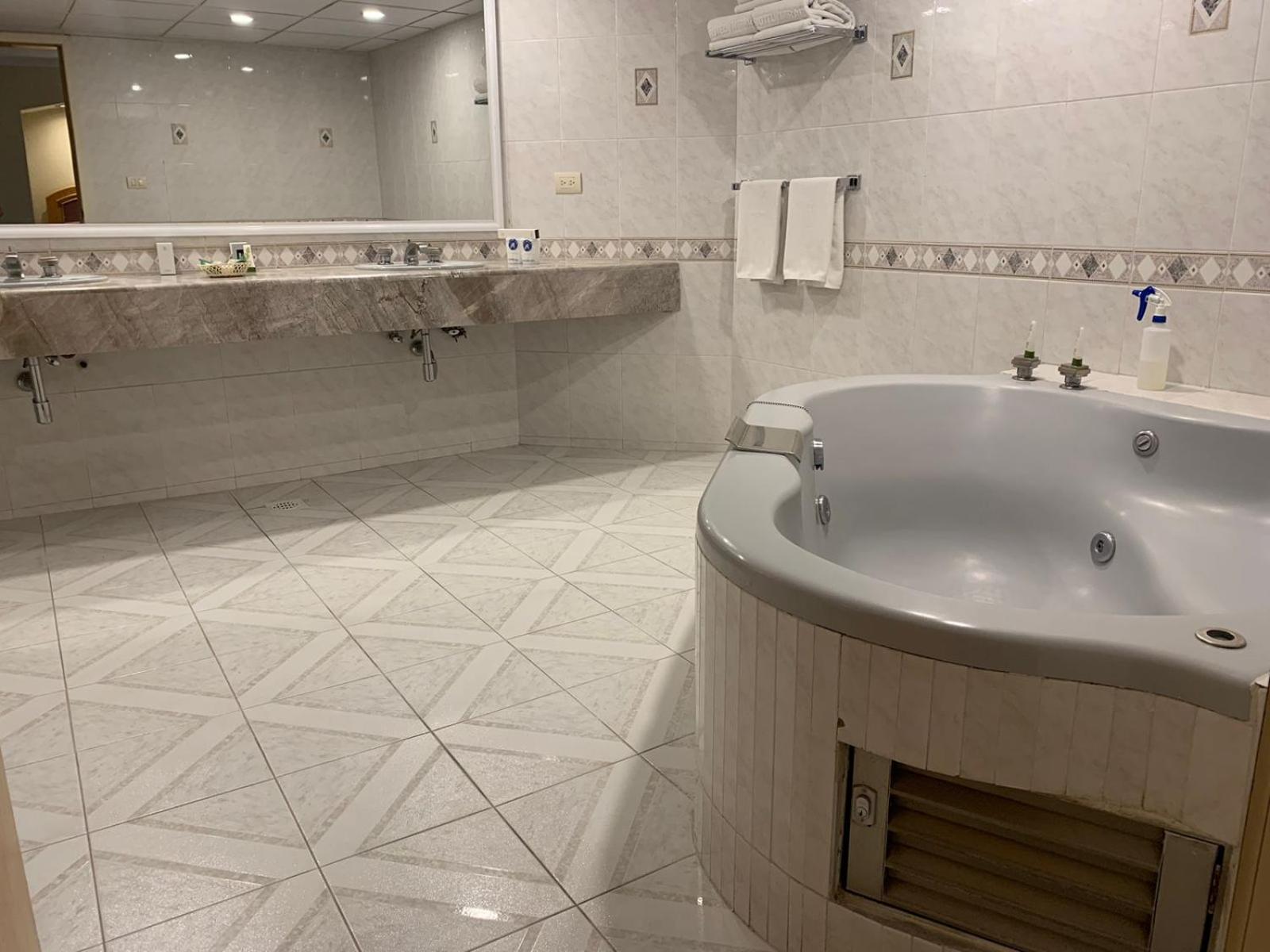 Deluxe King Suite,1591493150:JPEG