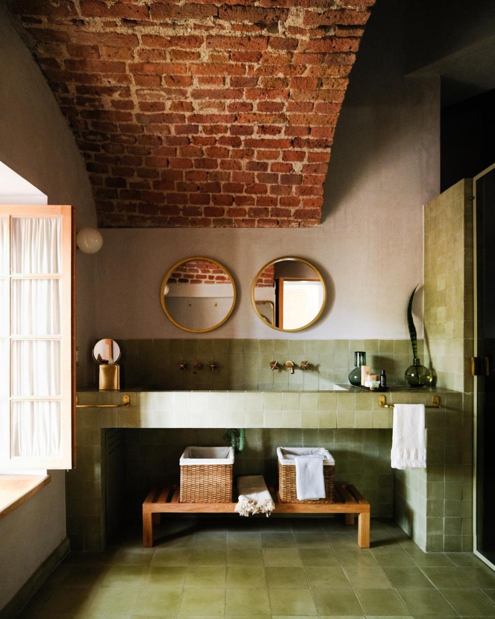 Deluxe Double Room (2 Adults + 1 Child)