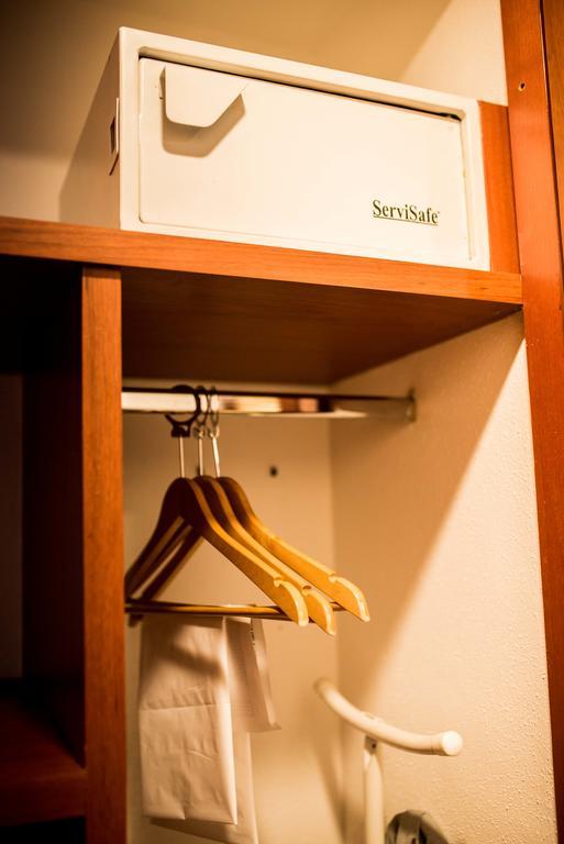 King Room with No View - Non Smoking,1586121329:JPEG